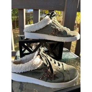 White House‎ Black Market Sneakers Olive Green Velvet Star Faux Fur Lined 8M